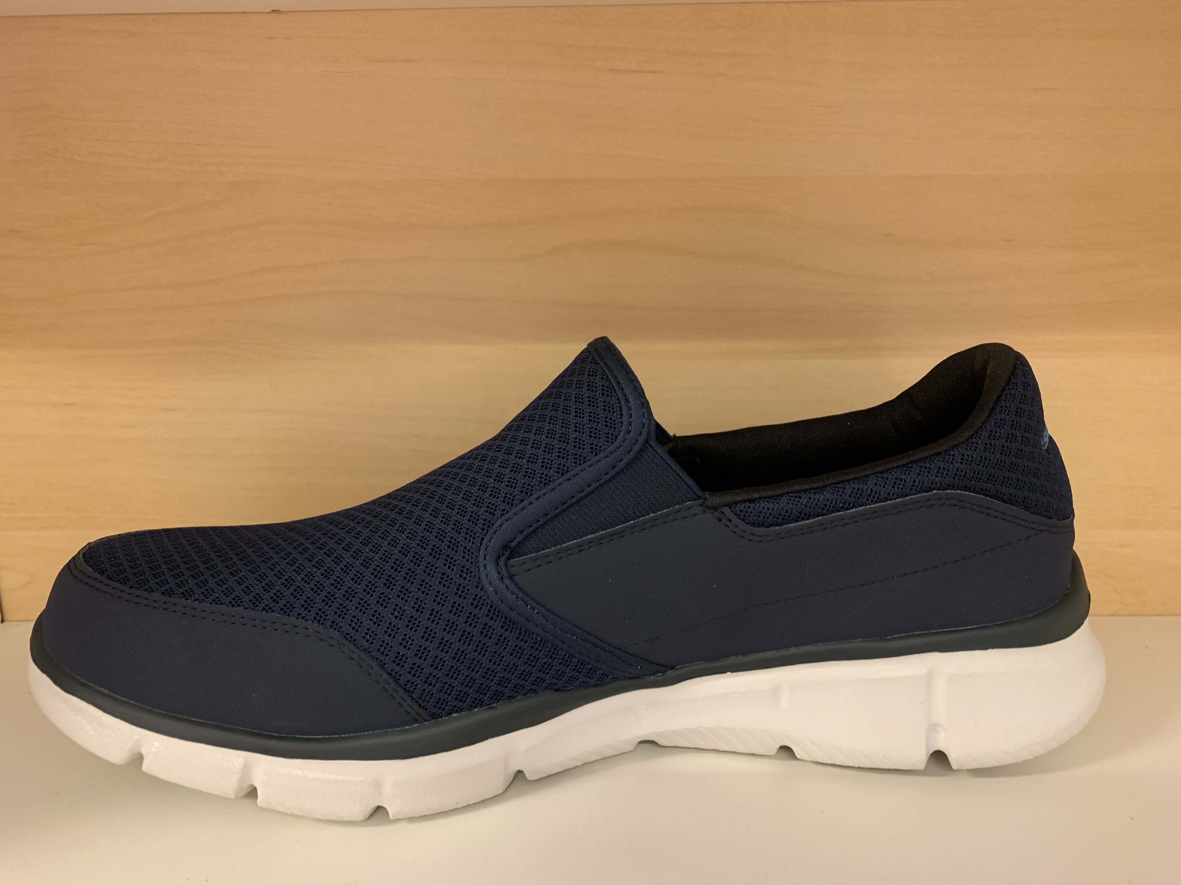 Herrsko SKECHERS  med Memory Foam innersula. - 2
