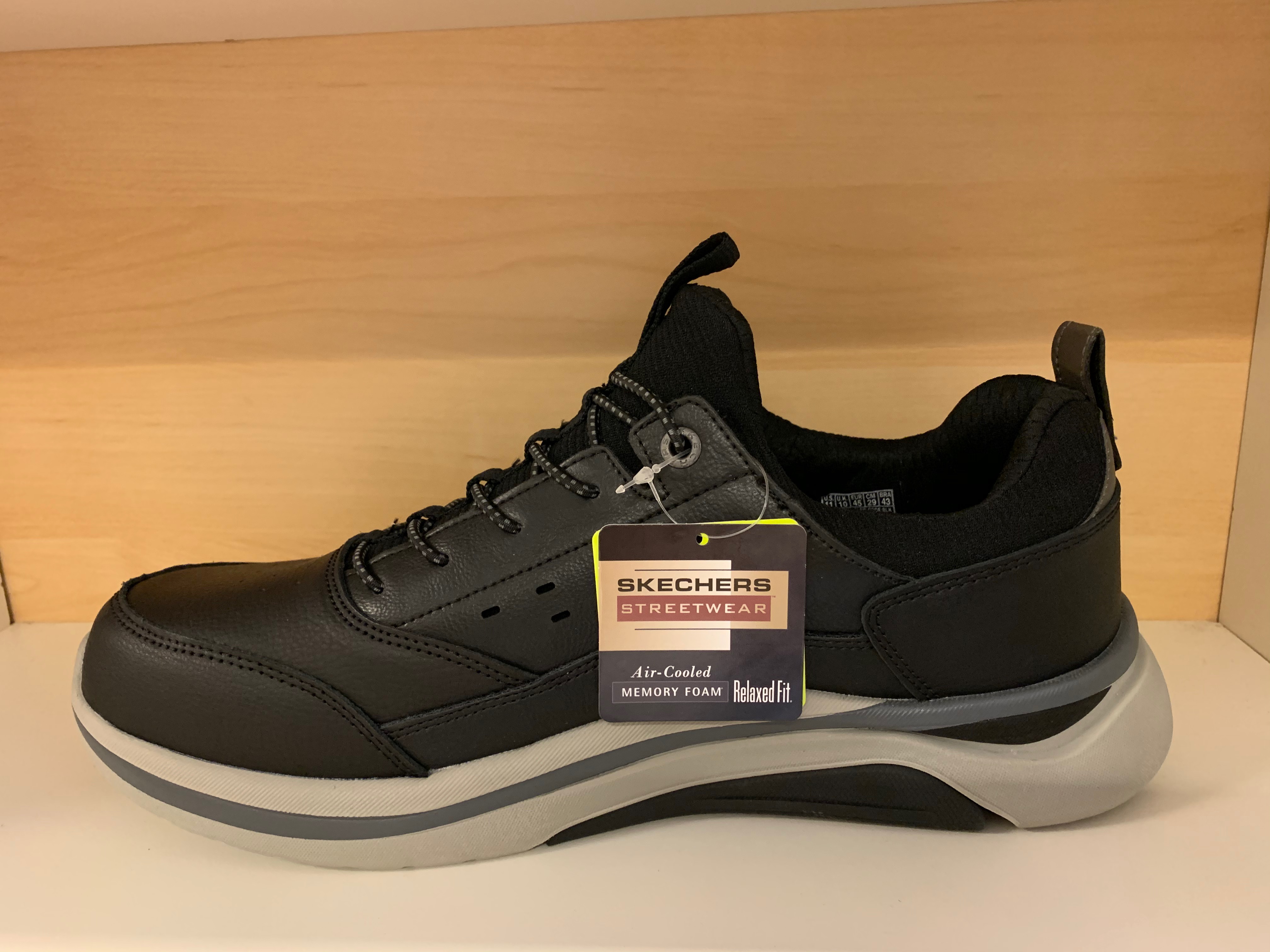 Skechers Mens Relaxed Fit med Memory Foam innersula, uppbygd i hålfoten. Svart skinn. Resår istället för snörning. - 4