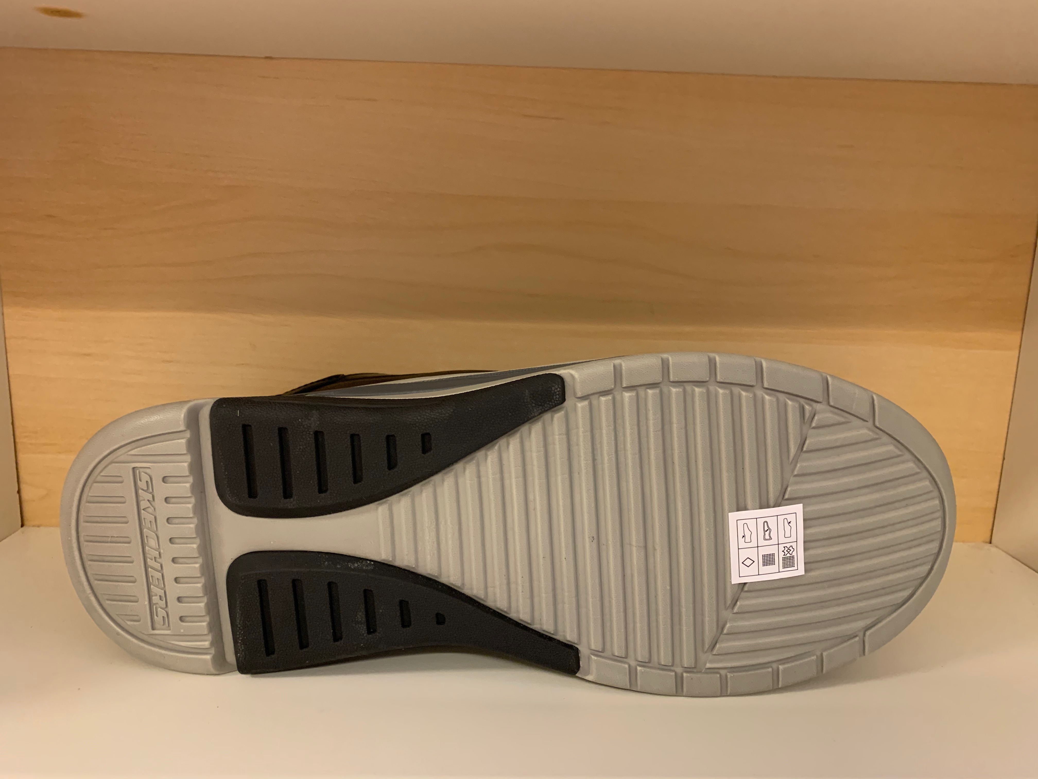 Skechers Mens Relaxed Fit med Memory Foam innersula, uppbygd i hålfoten. Svart skinn. Resår istället för snörning. - 3