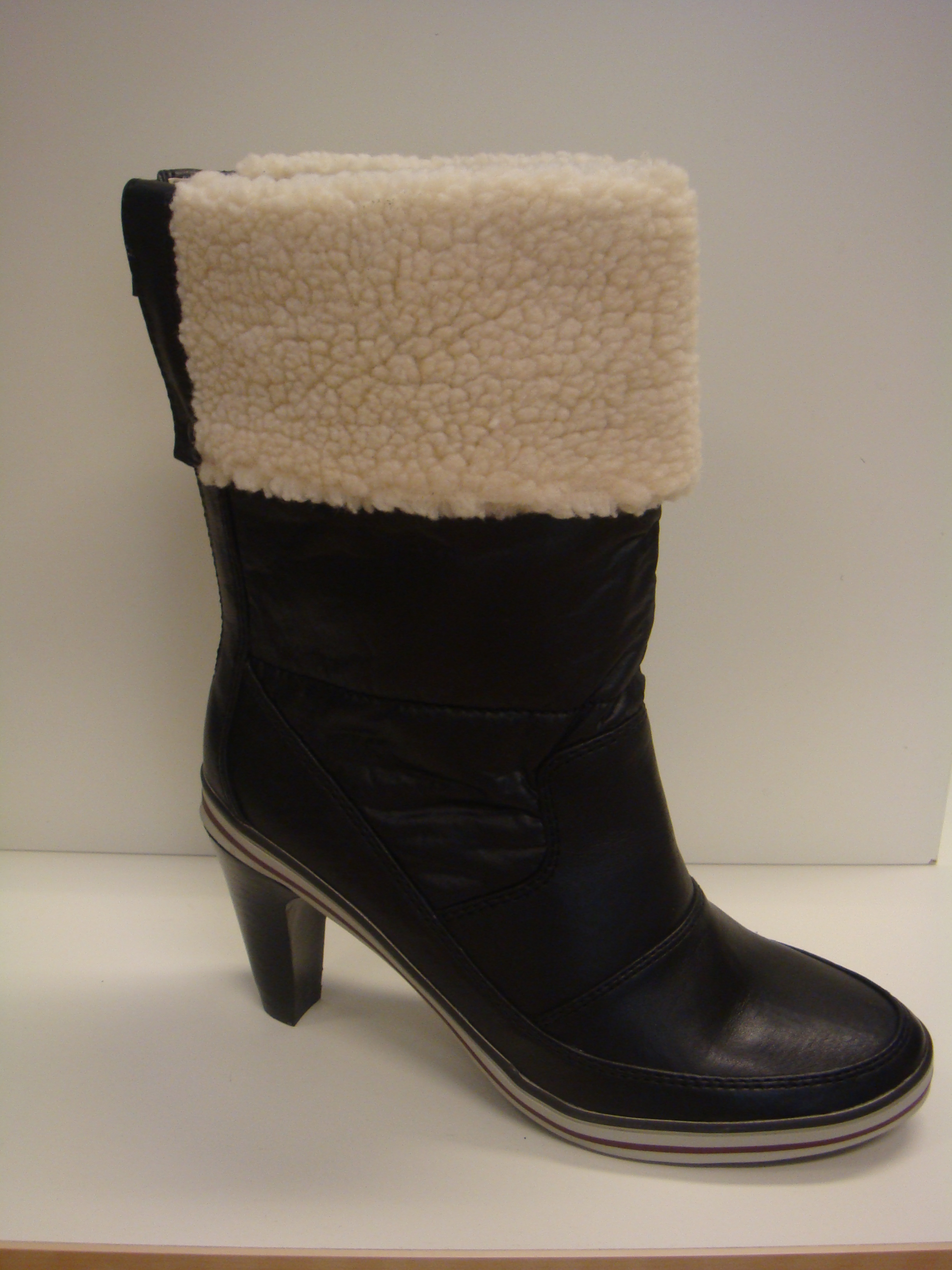 Damboots svarta med dragkedja bak, klackhöjd 7 cm