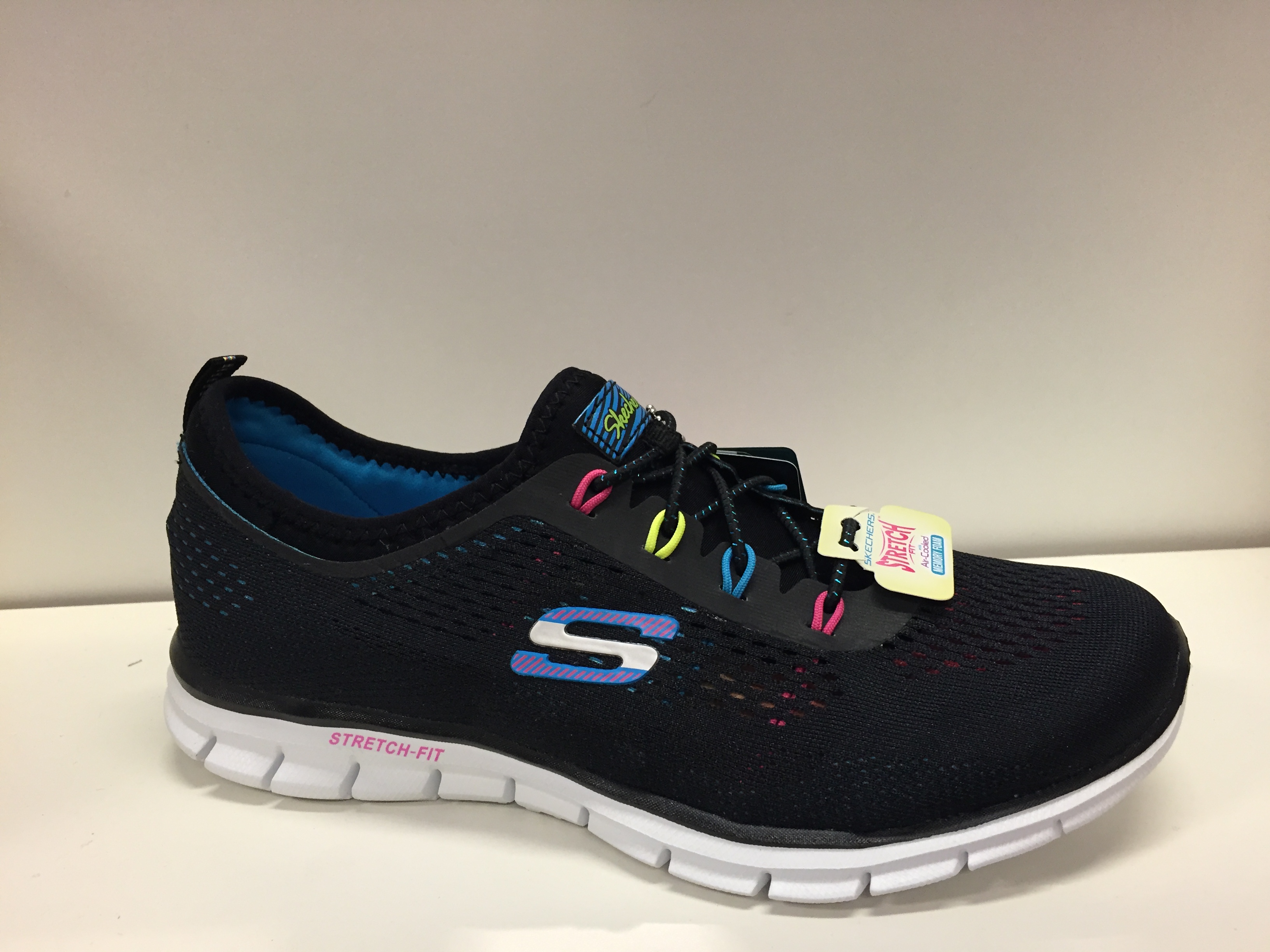 Fritidssko Skechers, med fina detaljer, "Stretch-Fit",  resår istället för snörning, innersula Memory Foam, Air-Cooled.  - 3