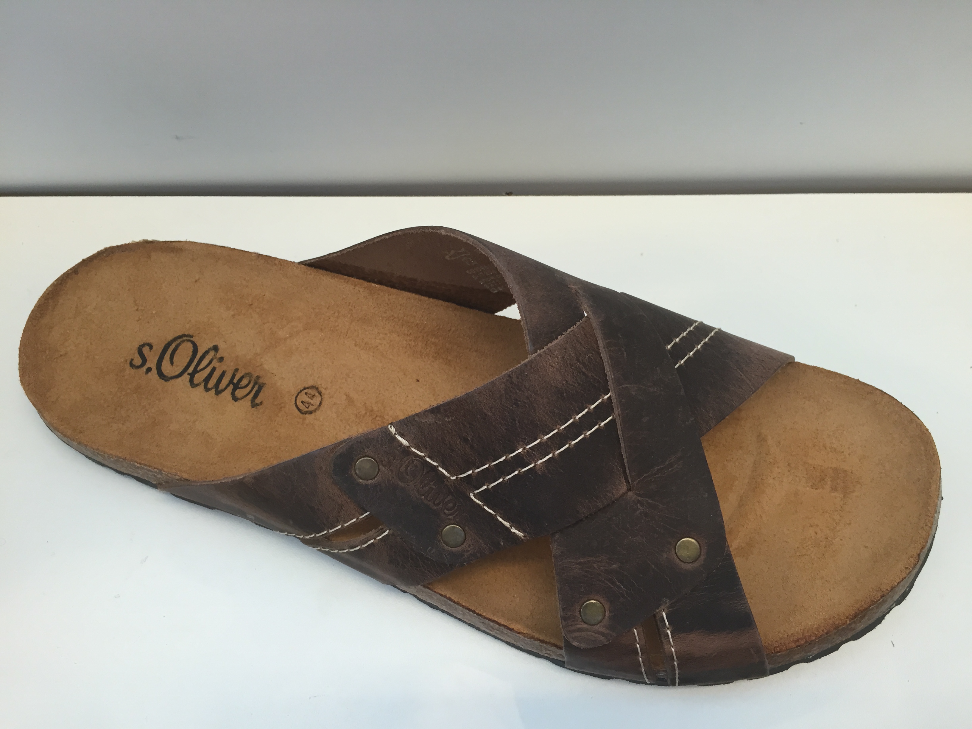 Sandal i brun nubuk-skinn. - 2