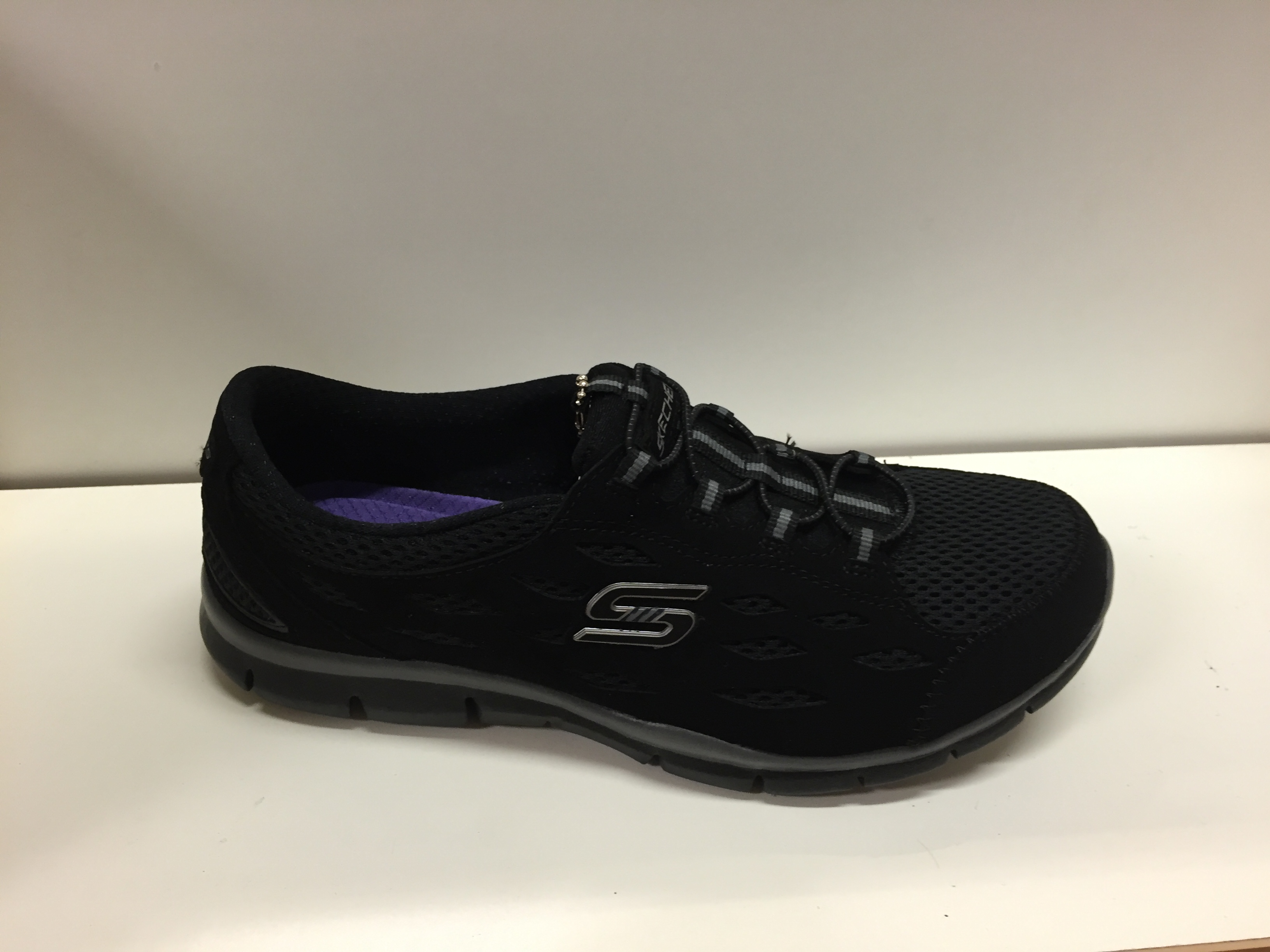 Skechers-sko med resår istället för snörning. Innersula "Memory Foam" - 2