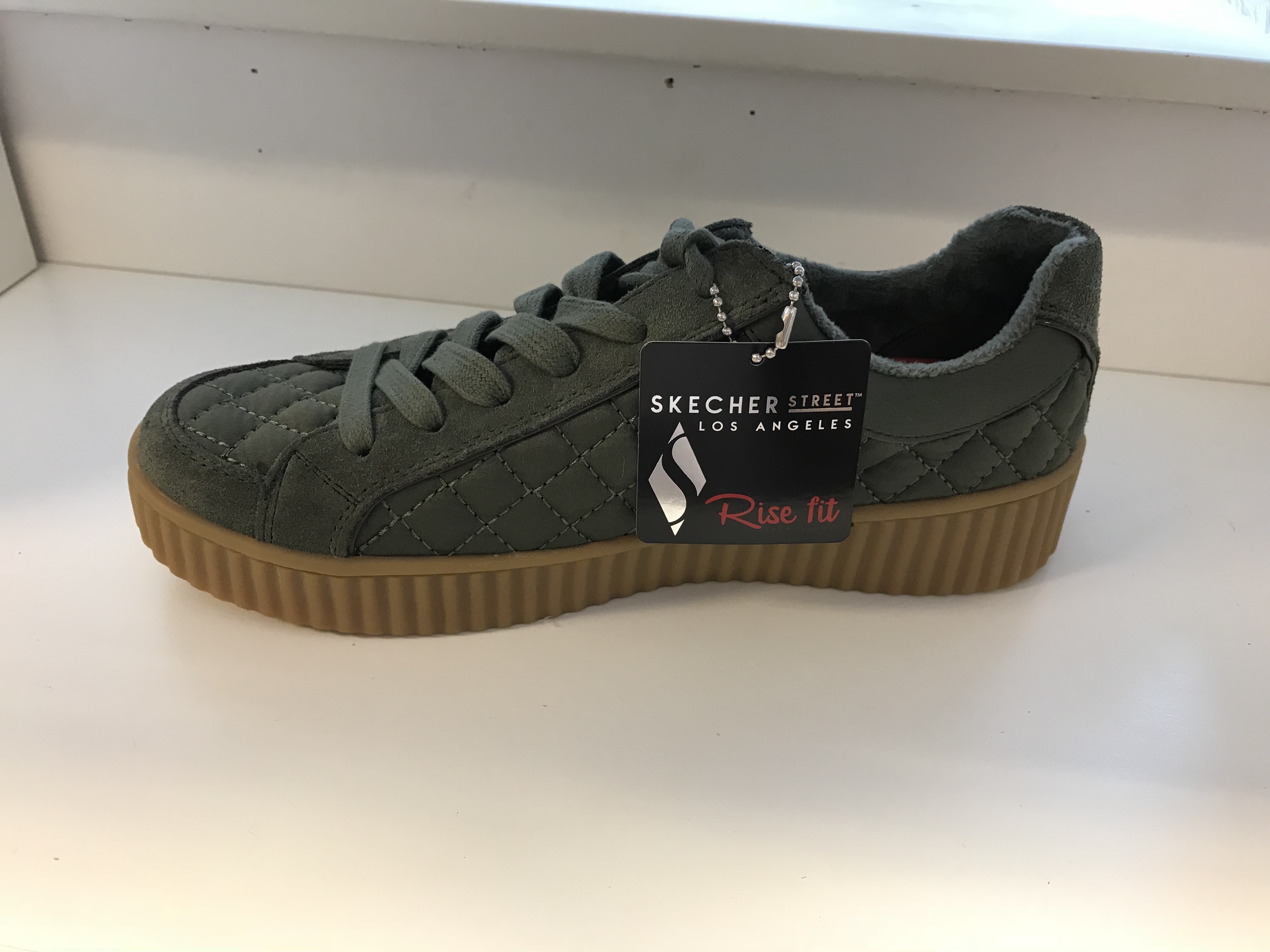 SKECHER STREET  ny modell i olivgrön mocka och textil. Tuff,  skön och stabil. - 2