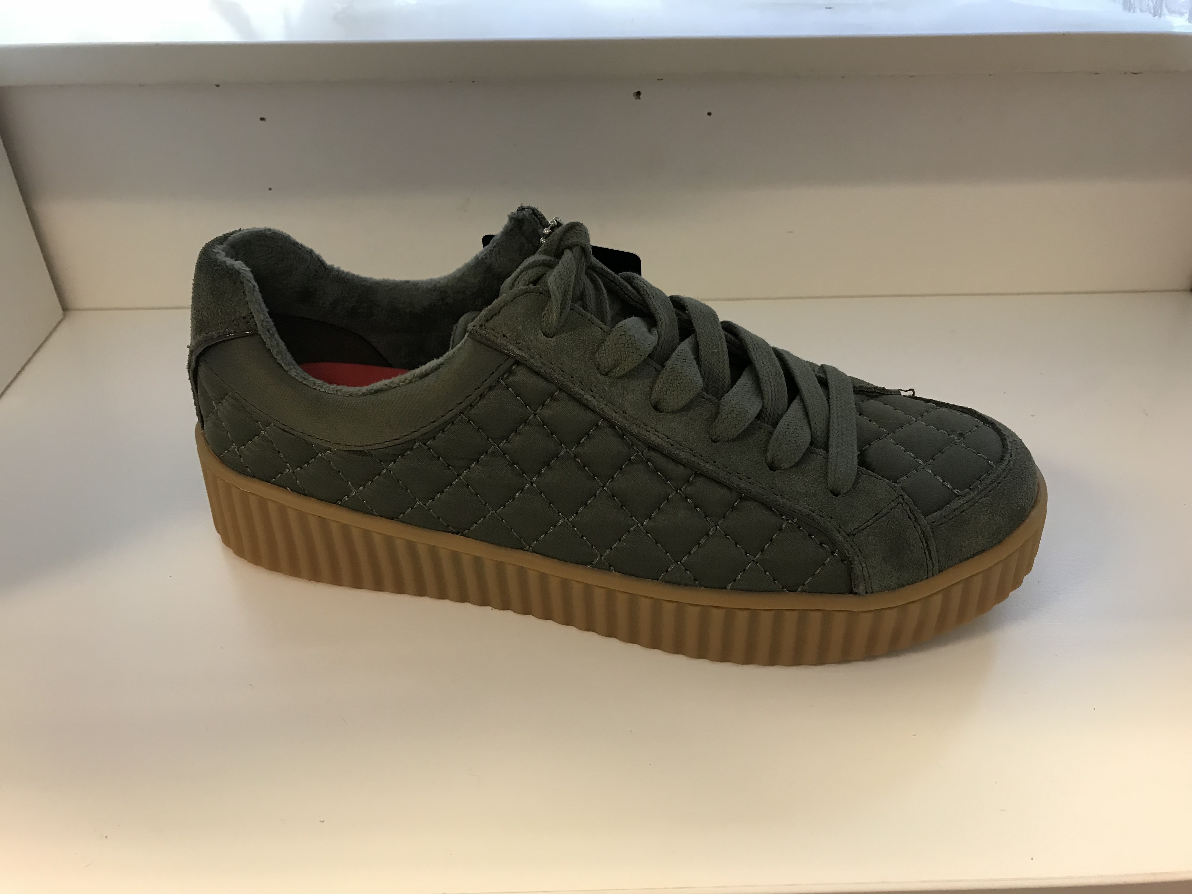SKECHER STREET  ny modell i olivgrön mocka och textil. Tuff,  skön och stabil. - 3