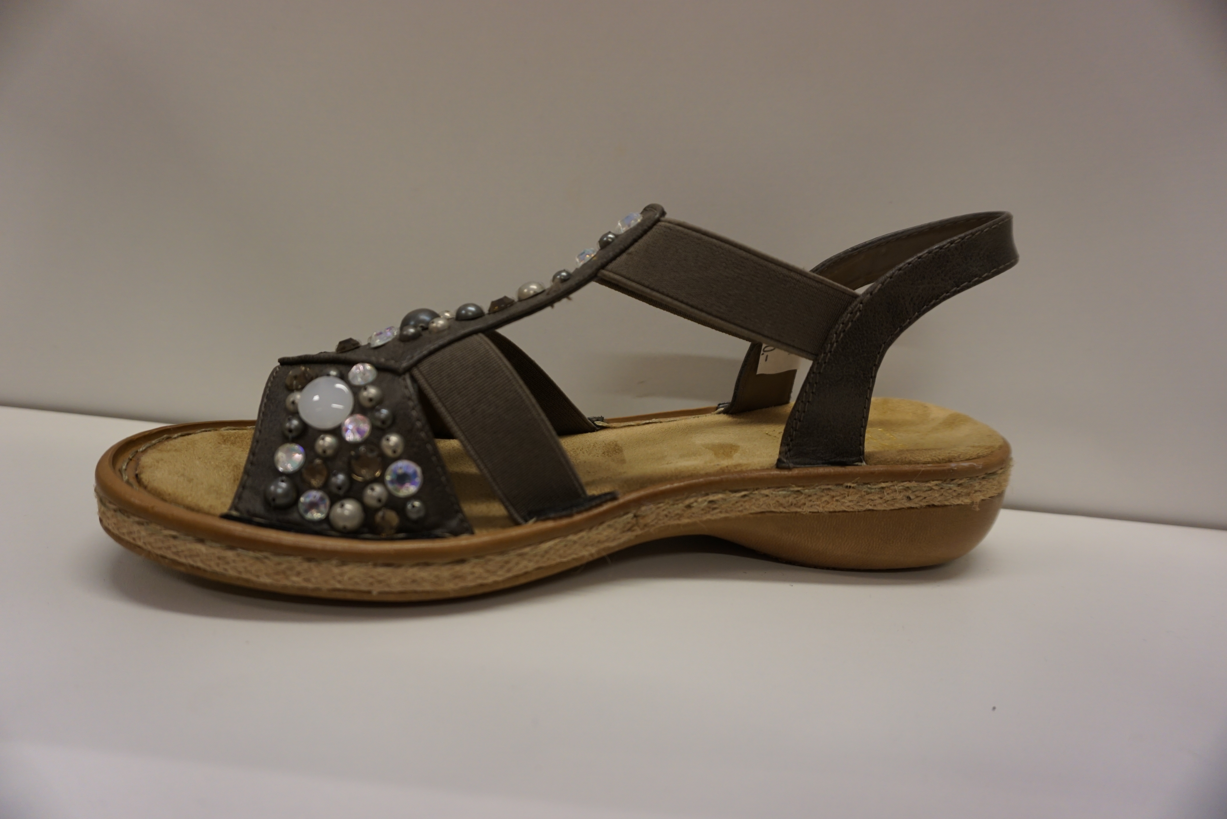 Rieker sandal, mörkgrå med pärlor. - 3