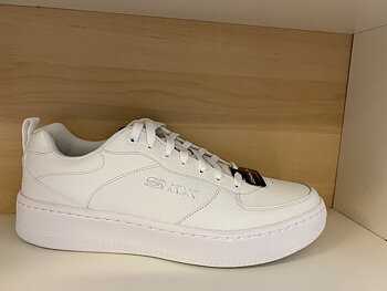 SKECHERS  Herr-sko i vitt skinn med Memory Foam innersula. "Mens Sport Court 92"