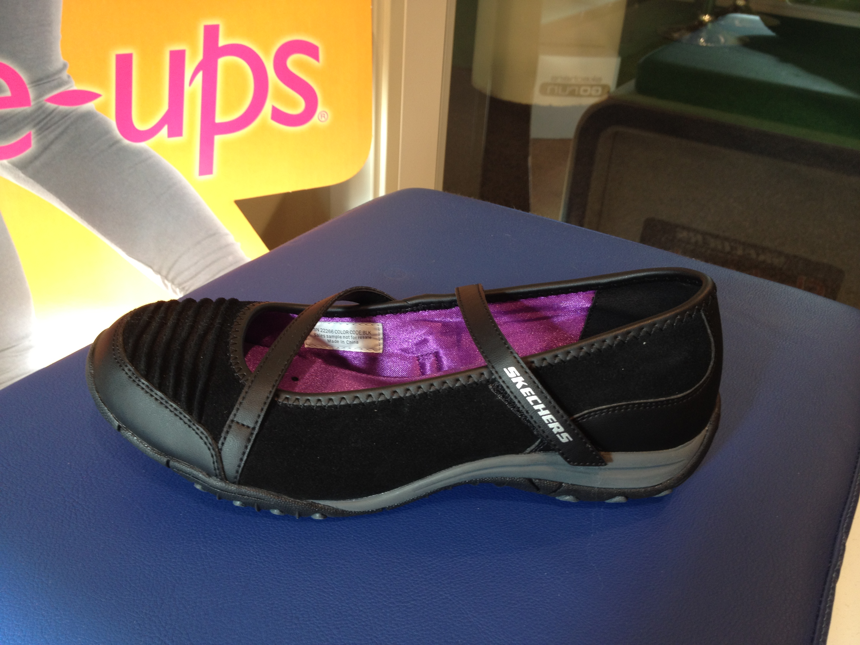 Skechers ballerina, svart med lila foder