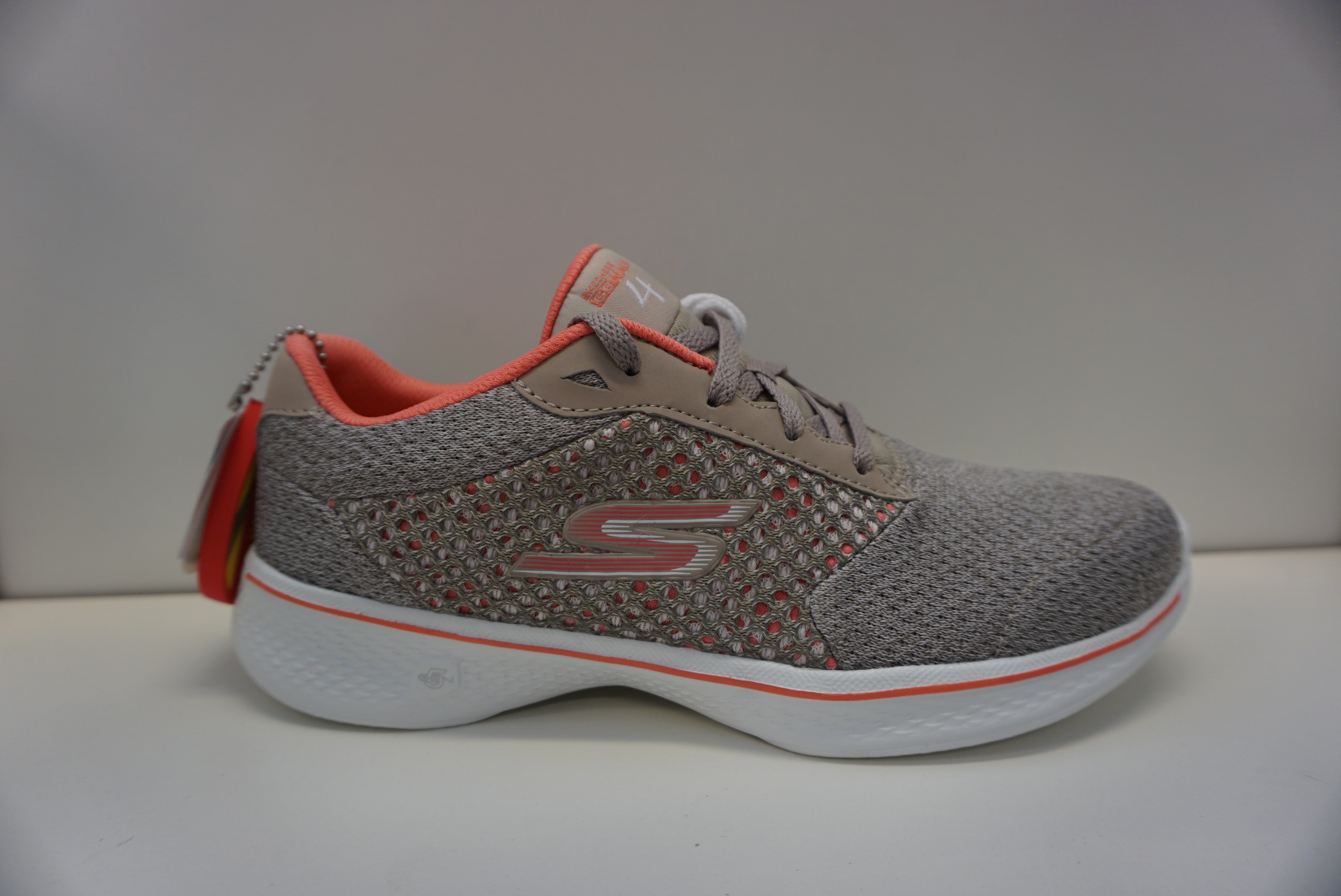 SKECHERS - sko. Goga MAX. Beige/rosa.