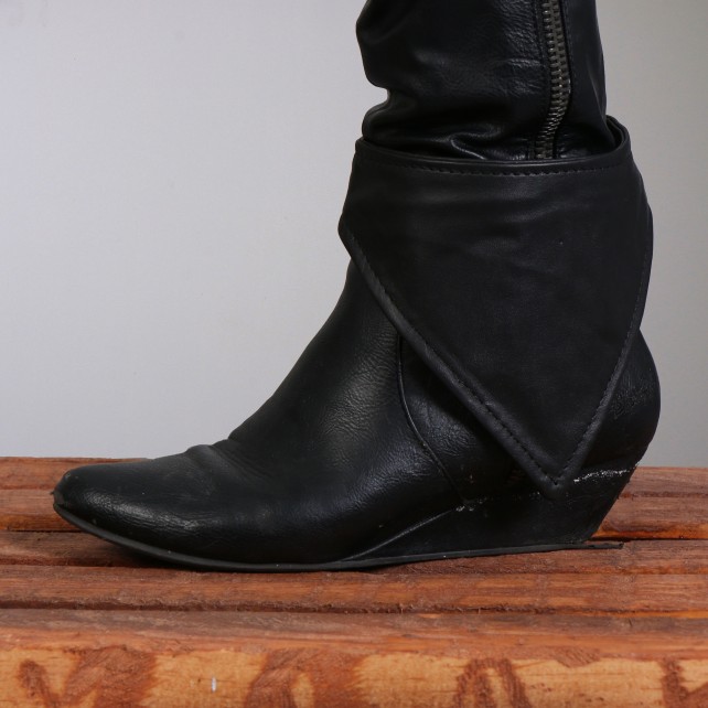 Lady Rider Leather Boot Scarf. Color. Black - 3