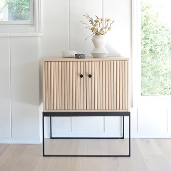DIS sidetable