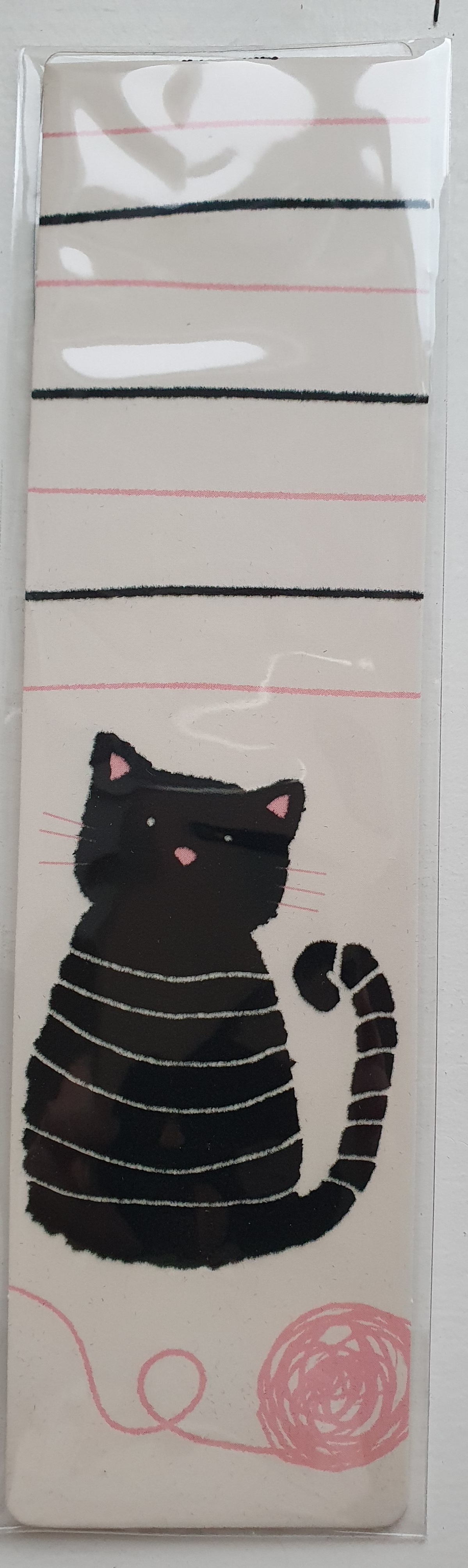Bookmark with elastic string Mjau