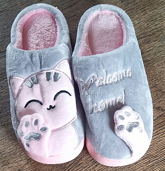 Tofflor " Grå med rosa katt" Storlek 40-41