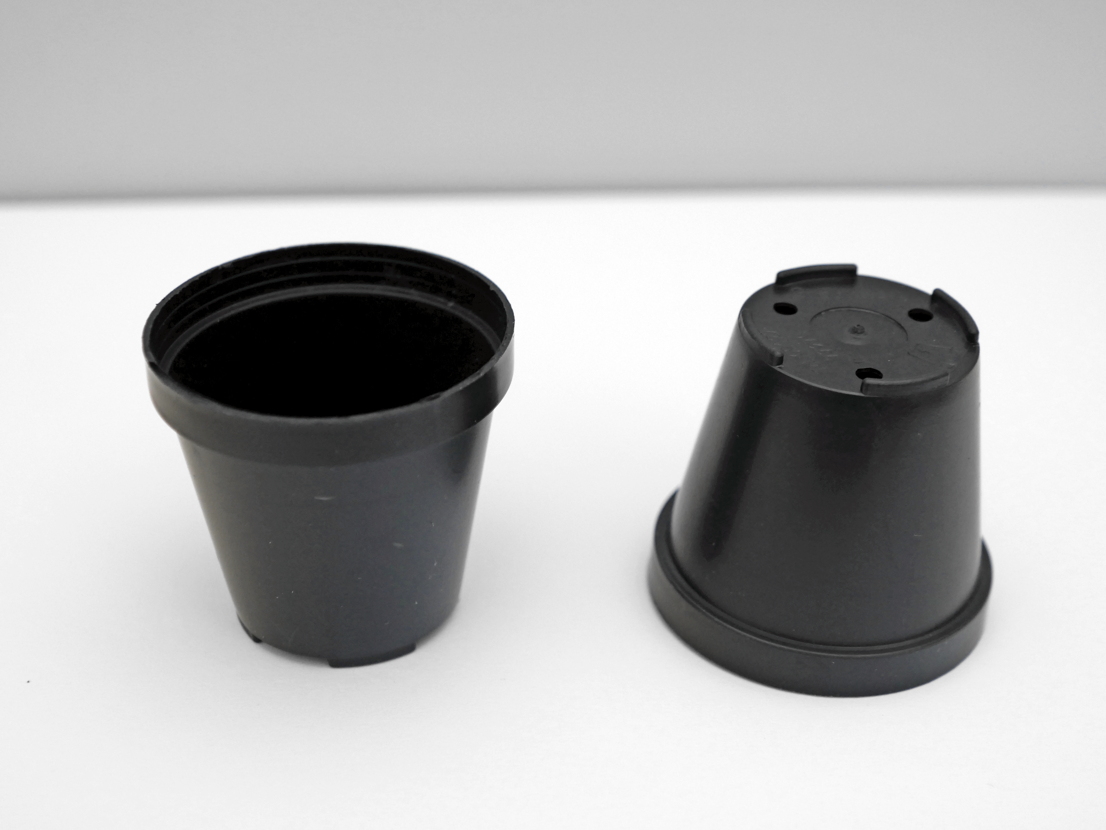 POT ROUND, 40 x 38 mm, plastic, black