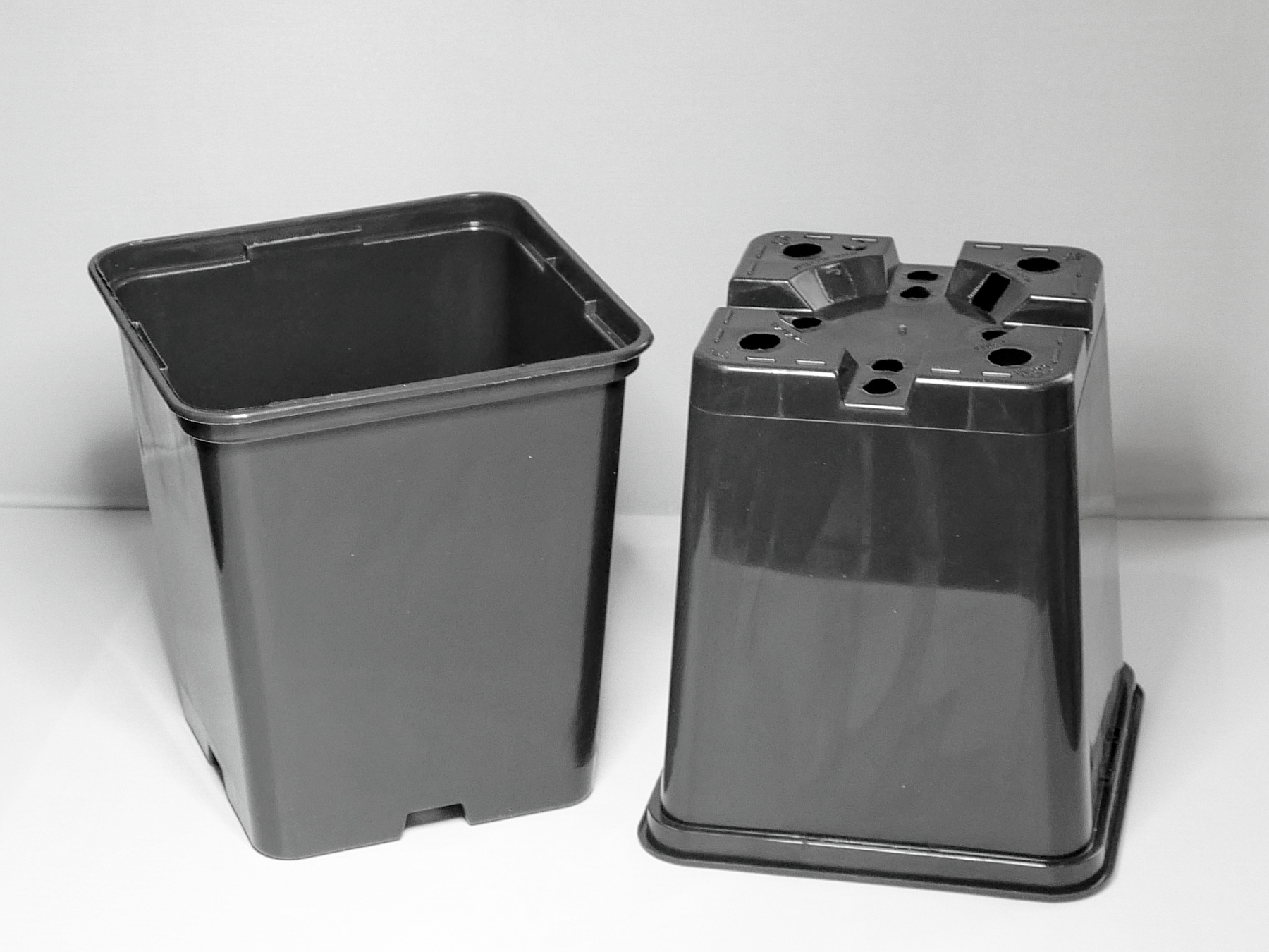 POT SQUARE, 110 x 120 mm, plastic, black (new model)
