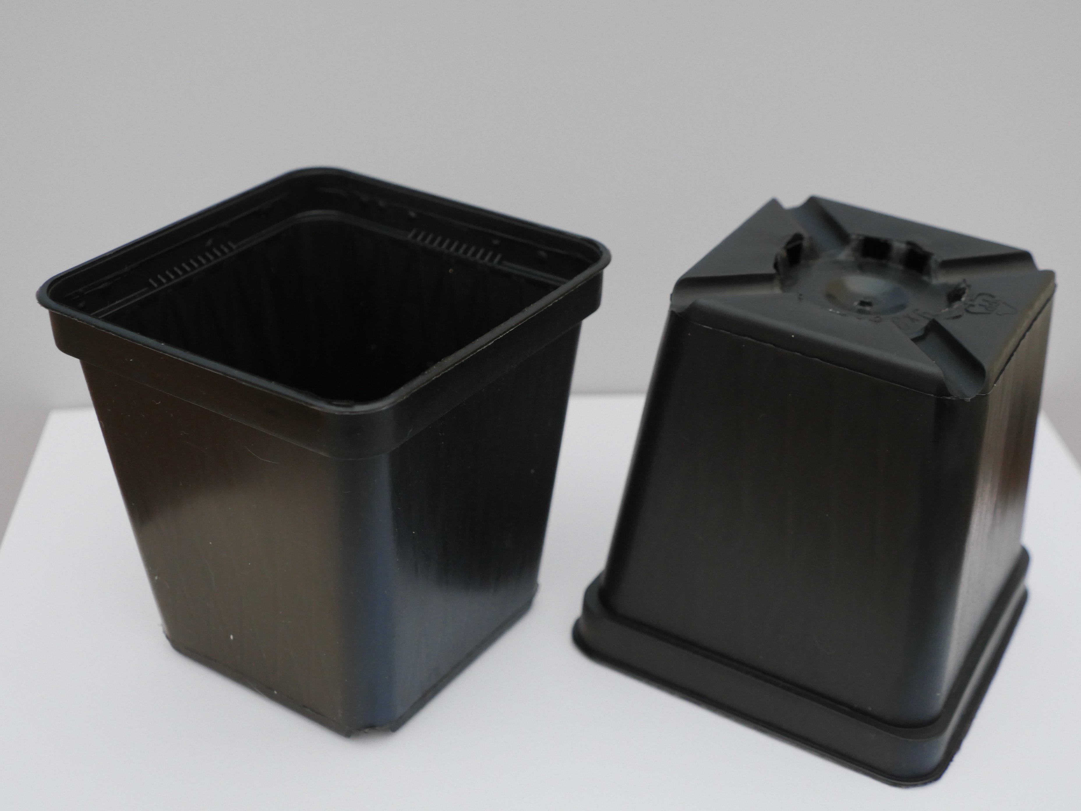 POT SQUARE, 90 x 95 mm, plastic, black
