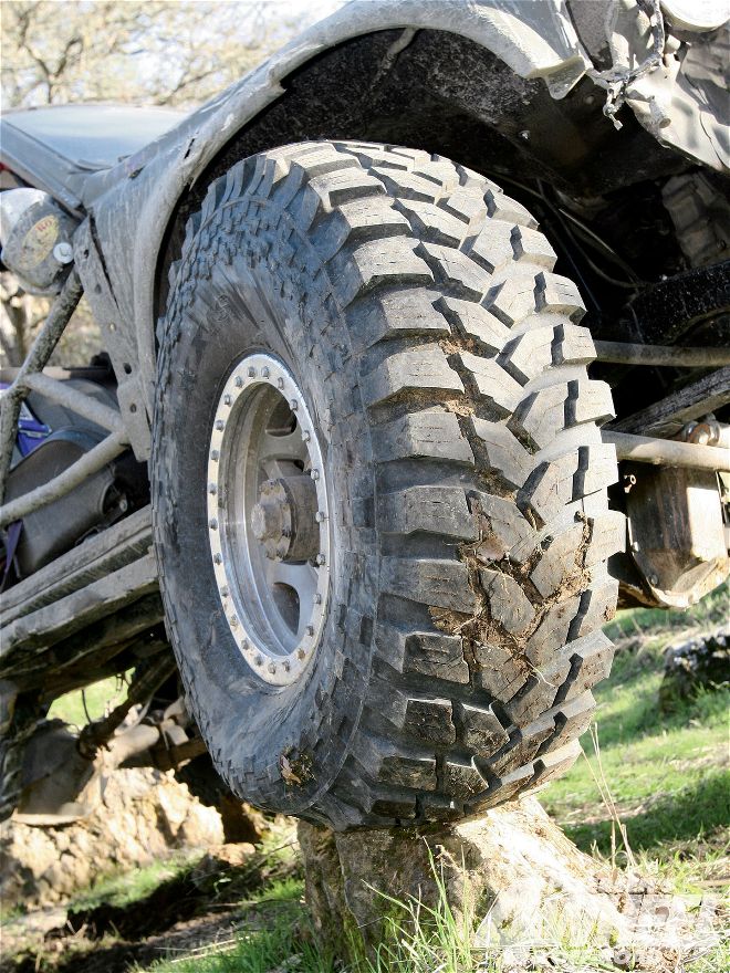 37x12.5-16 Maxxis M-8090 Creepy Crawler 124K - 4