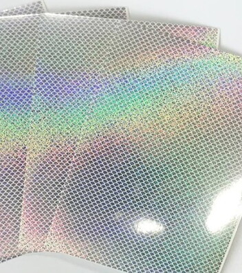 Reflexfolie (självhäftande) i ark 10x15cm.    Många häftiga färger!   29kr/per ark