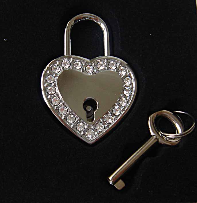 hjärtformat lås med vit strass
