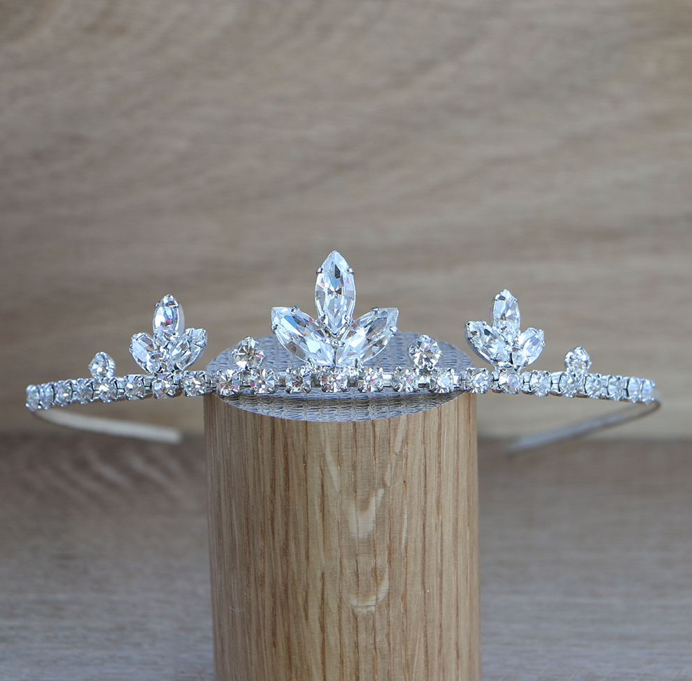 Tiara hårsmycken Bubbles & Luxury Tiara med vit kristall och stora glas diamanter Klänningar