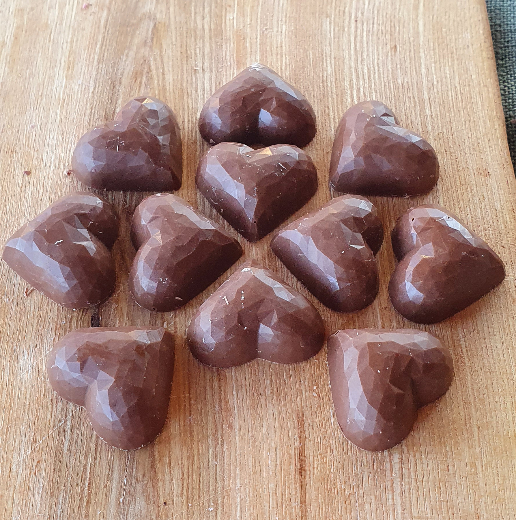 12 Lyxiga Chokladhjärtan - vild kakao Bolivia 66% ca 75 g