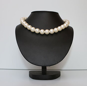Halsband pärlor