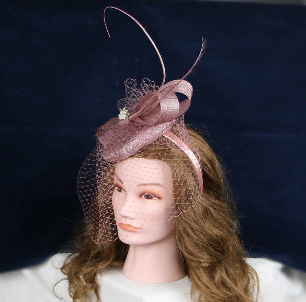 Coiffe Blush Pink fascinator med flor