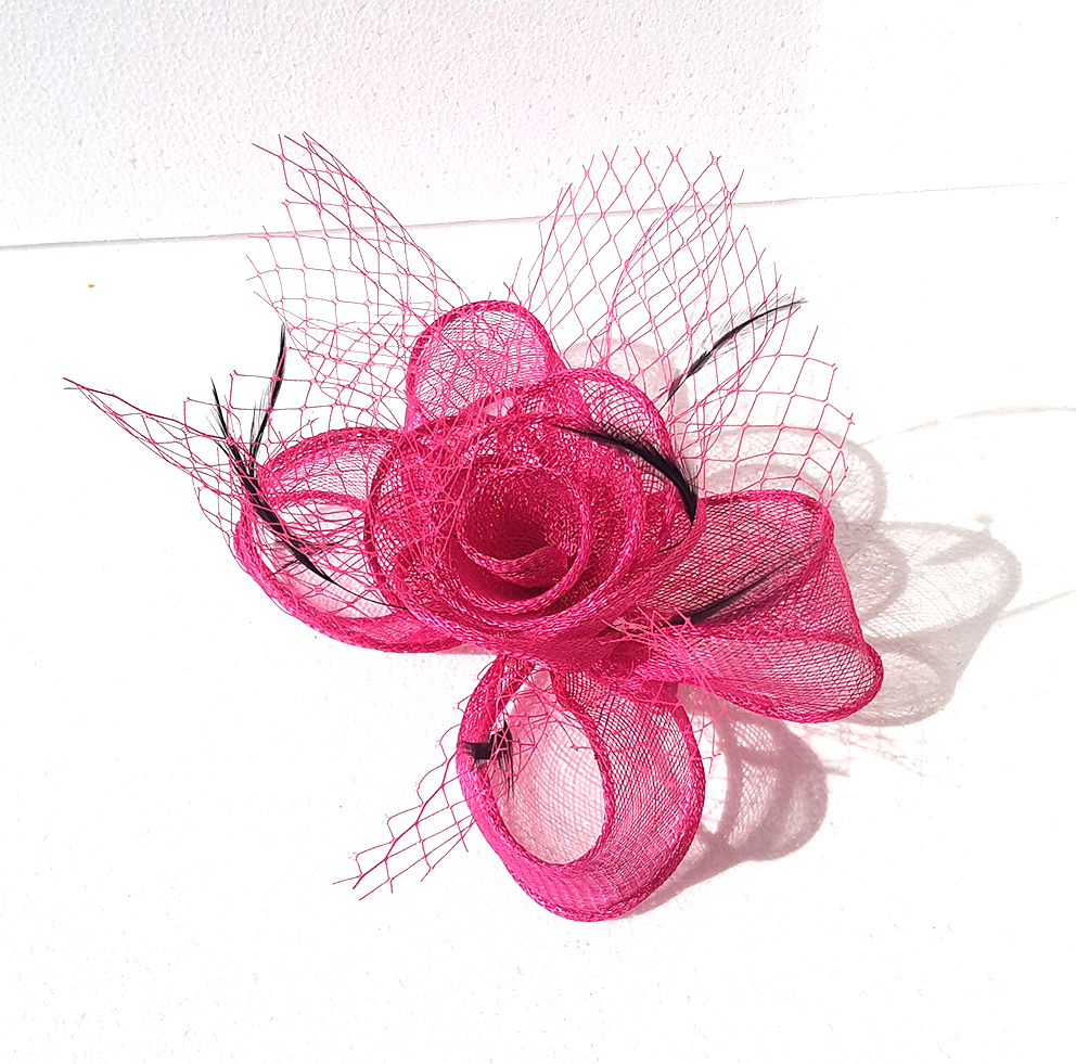 Cerise fascinator hårprydnad - 3