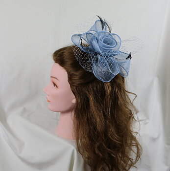 Ljusblå fascinator hårprydnad