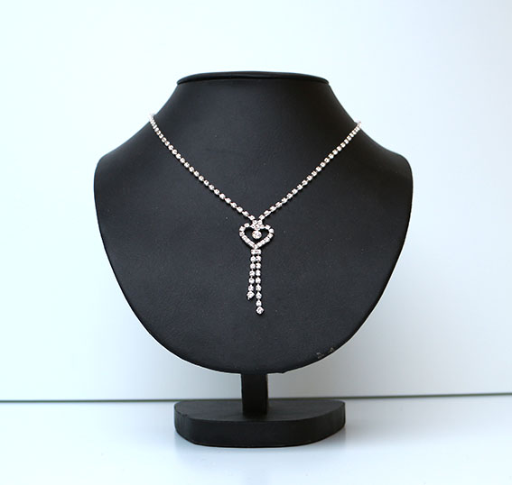 Halsband strasshjärta