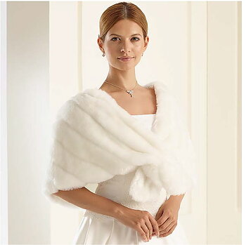 Cape av fuskpäls Ivory / Vit