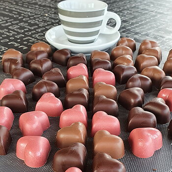 25 st chokladhjärtan Hallonchoklad med lakrits - 175 g