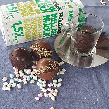 Chokladbomb varm choklad ljus choklad