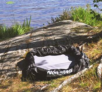 Lämmittävä Non-Stop Dogwear ‑monitoimipussi/-koiranpeti