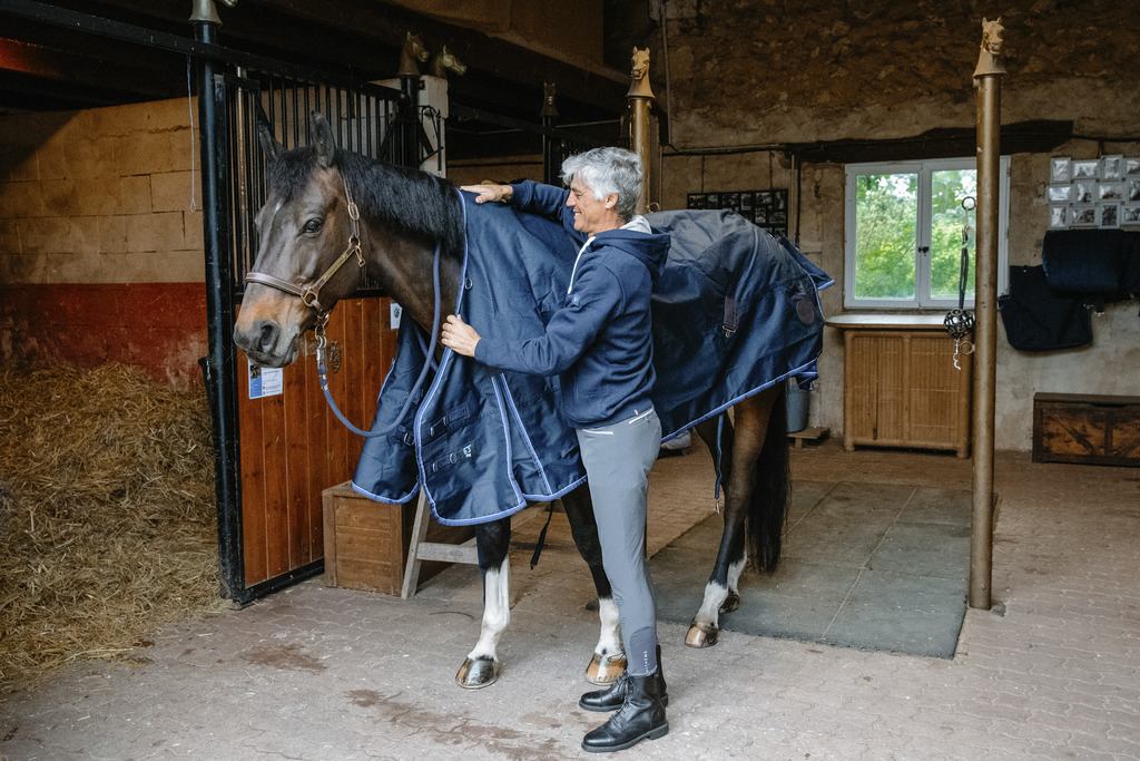 EQUITHEME 'Classic 1200D' Turnout Rug Navy 50 g - 2