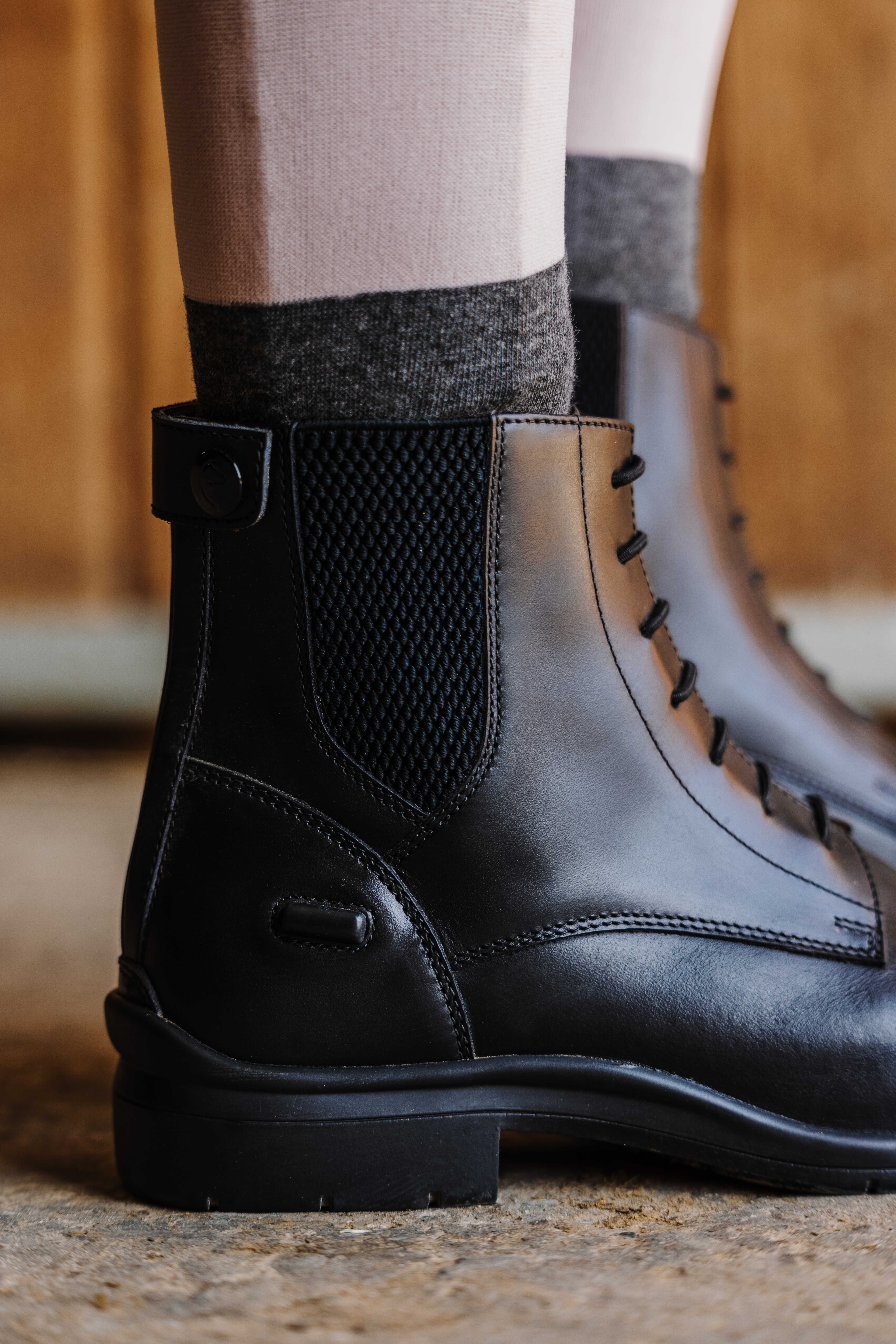 Equitheme Sportliche Reitschuhe mit Schnürsenkeln und Reißverschluss Schwarz - 4