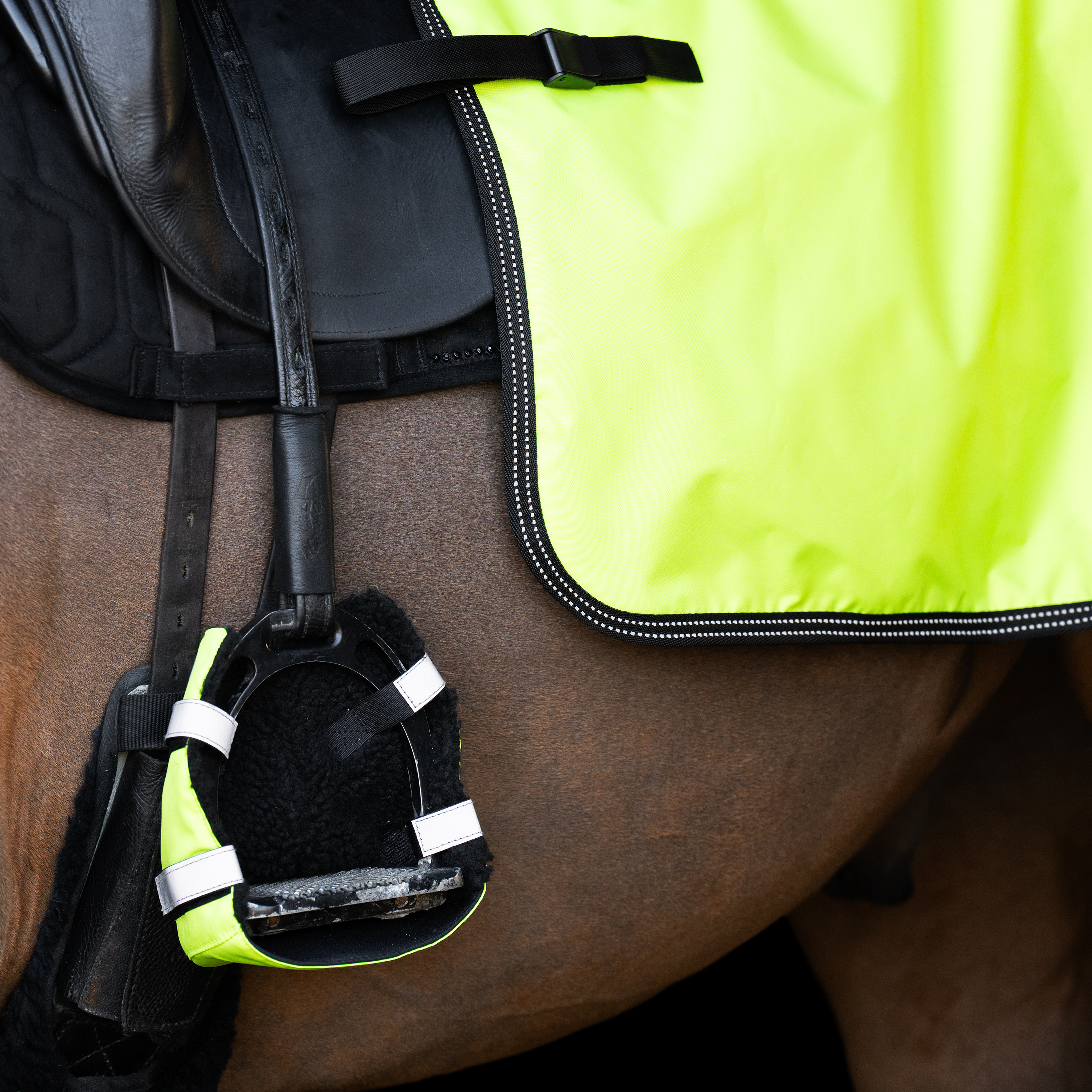 Imperial Riding Stirrup toe warmer Reflective, set of 2 pcs - Yellow - 4