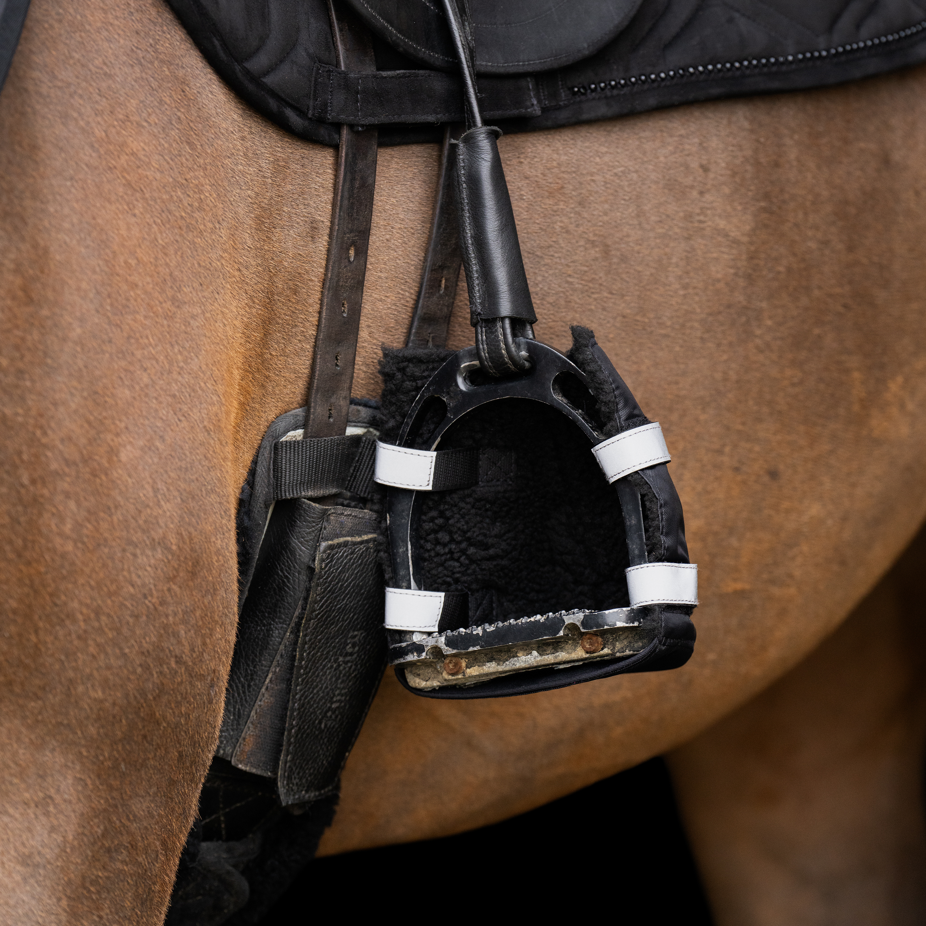 Imperial Riding Stirrup toe warmer Luminous - Black - 4