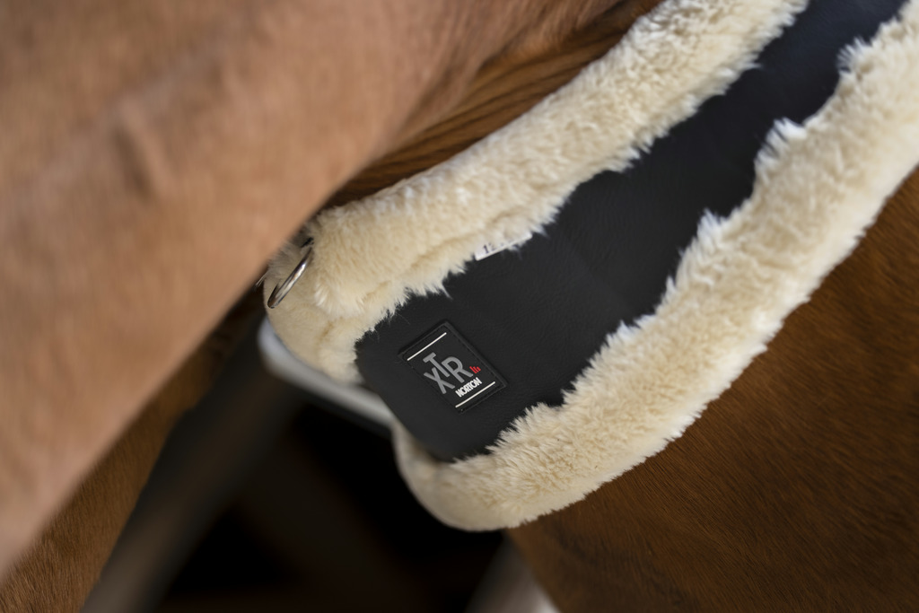 NORTON XTR 'Mouton Synthtique' Sadelgjord Svart, Off White Syntetiskt Fårskinn (115)