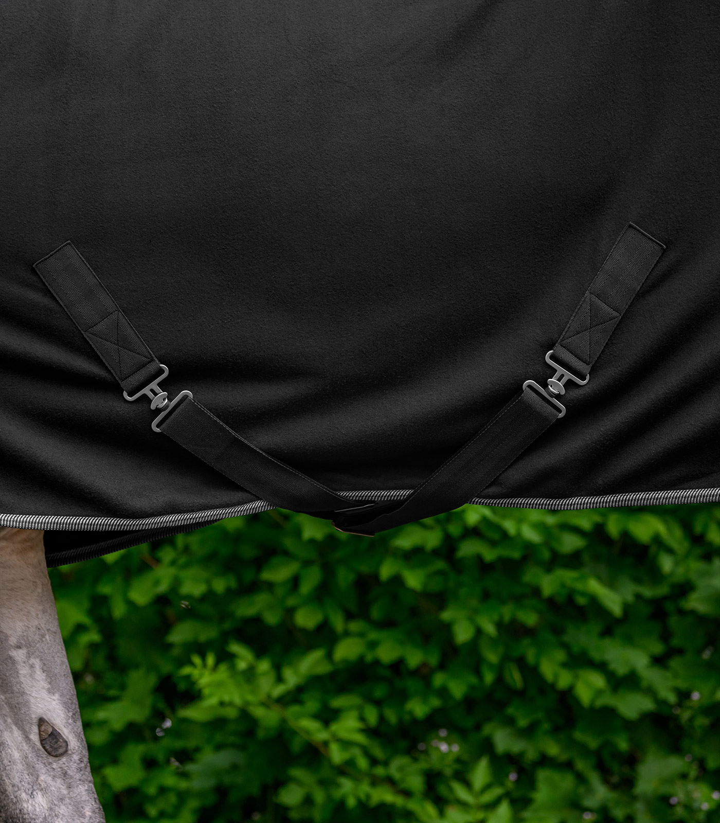 Waldhausen ECONOMIC fleece blanket with cross surcingles - black - 4