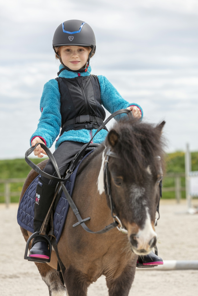 EQUITHEME Mesh Turvaliivi Musta, S - 3