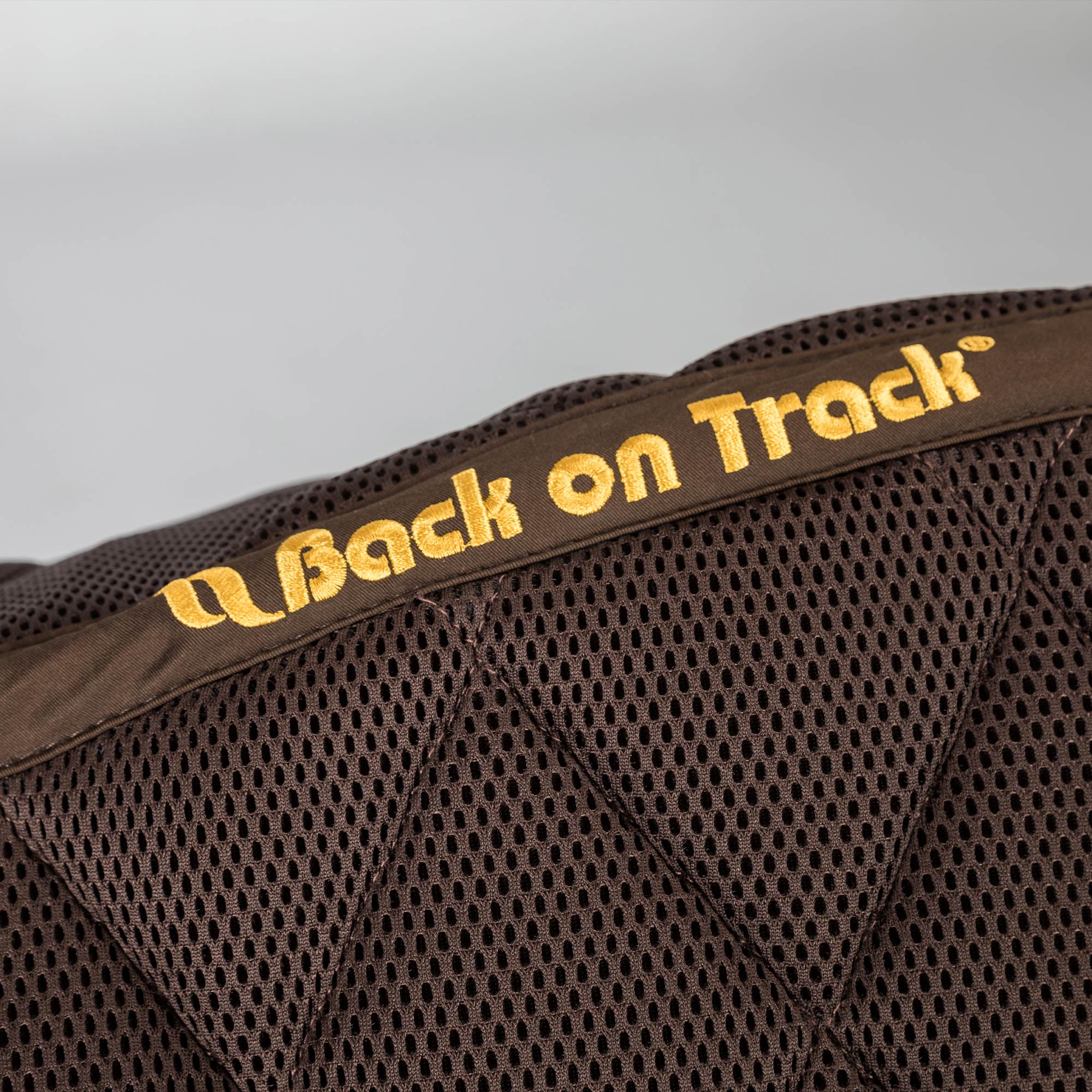Back On Track Airflow Jumping Saddle pad - Brown - 3