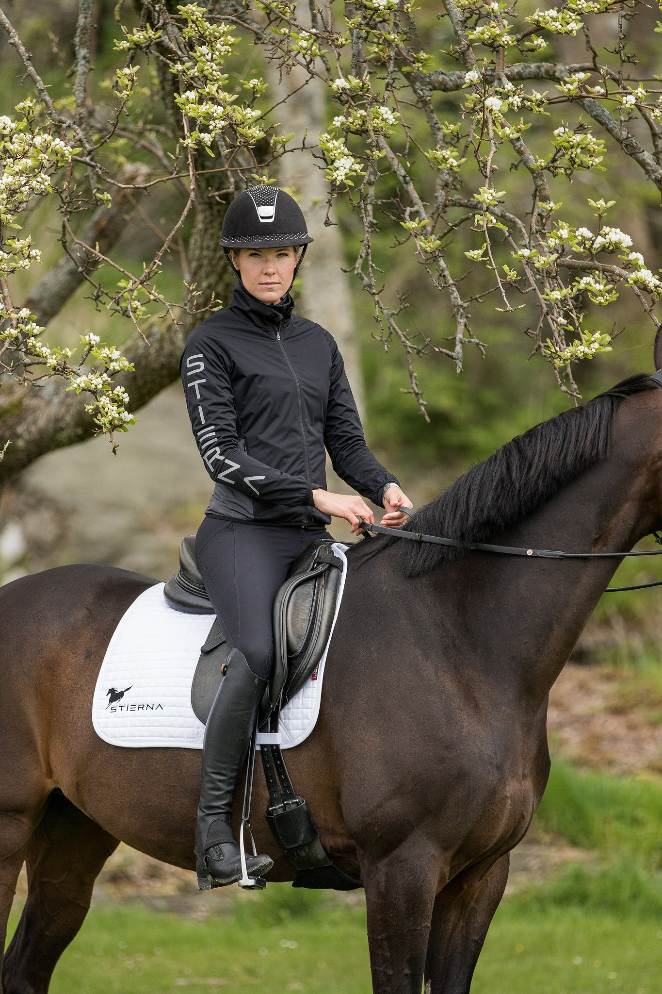 Stierna W Axis Jacket- Black - 4