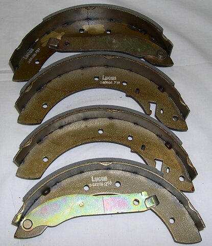 Bromsbacksats bak Peugeot 504, 505