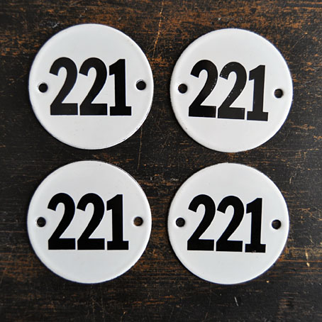 Gammal emaljskylt nr 221