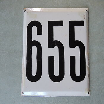 Stor gammal emaljskylt nummer 655