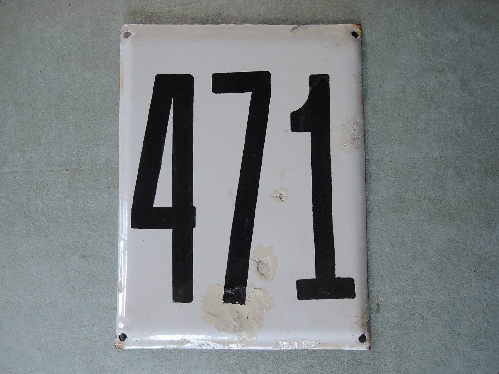 Stor gammal emaljskylt nummer 471