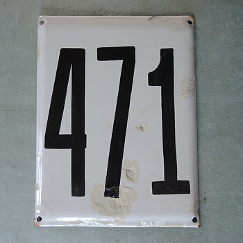 Stor gammal emaljskylt nummer 471