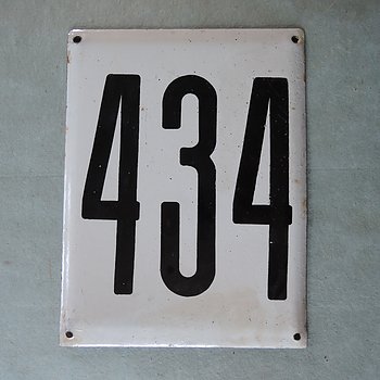 Stor gammal emaljskylt nummer 434