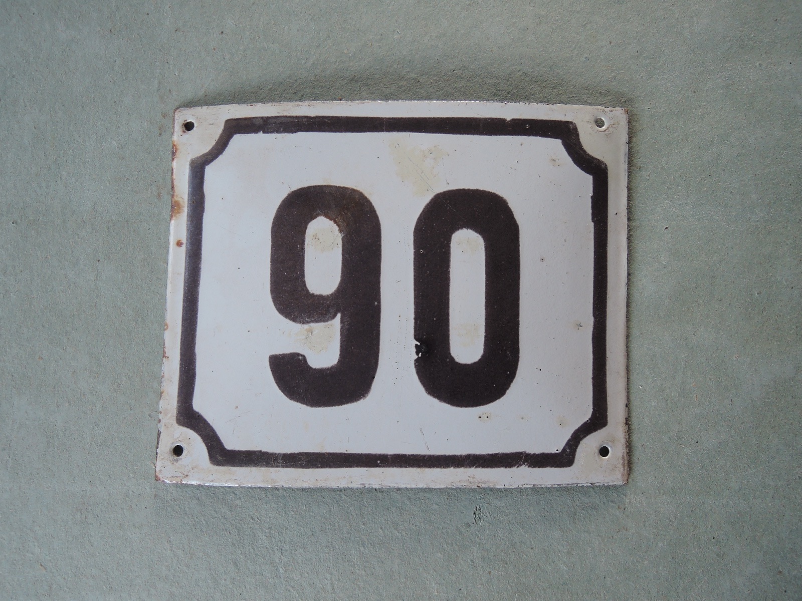 Gammal emaljskylt nummer 90